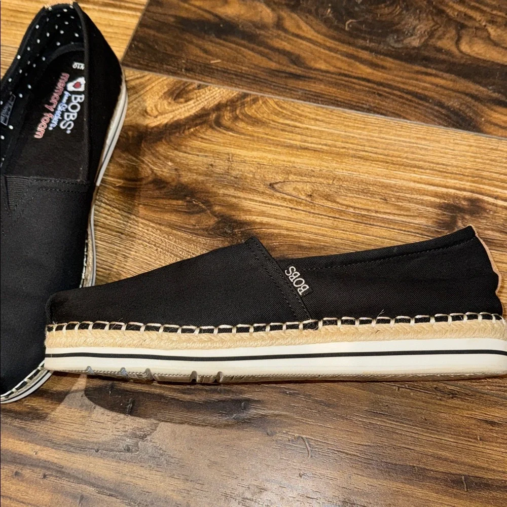 Bobs by Skechers Black Slip-On size 10 - Picture 2 of 3